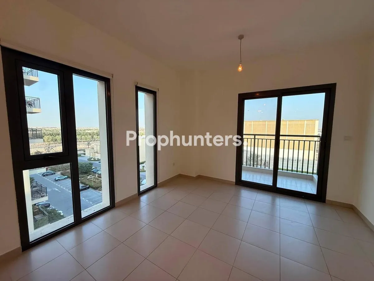 Spacious | Prime Location | Ready to Move – Apartment – in Hayat Boulevard