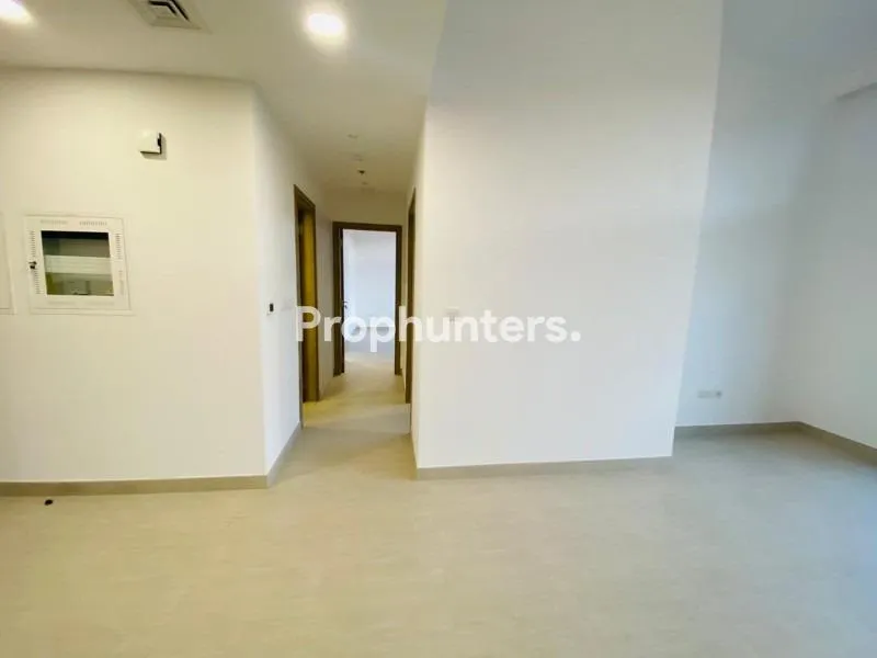 Pool View | Vacant | 2 Bedrooms Mid Floor | Corner – photo 3