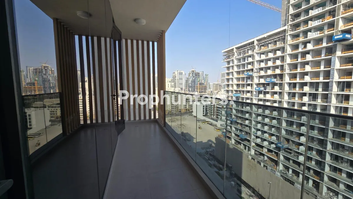 Spacious Layout | Vacant | Prime JVC Location – photo 2