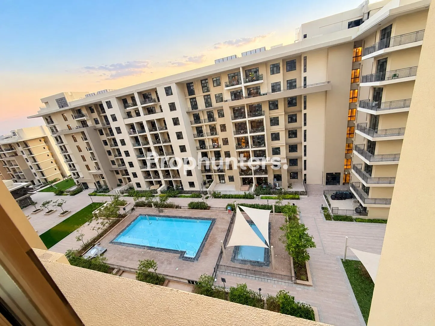 Pool View|Spacious and Modern 1 BR at Central Park – photo 1