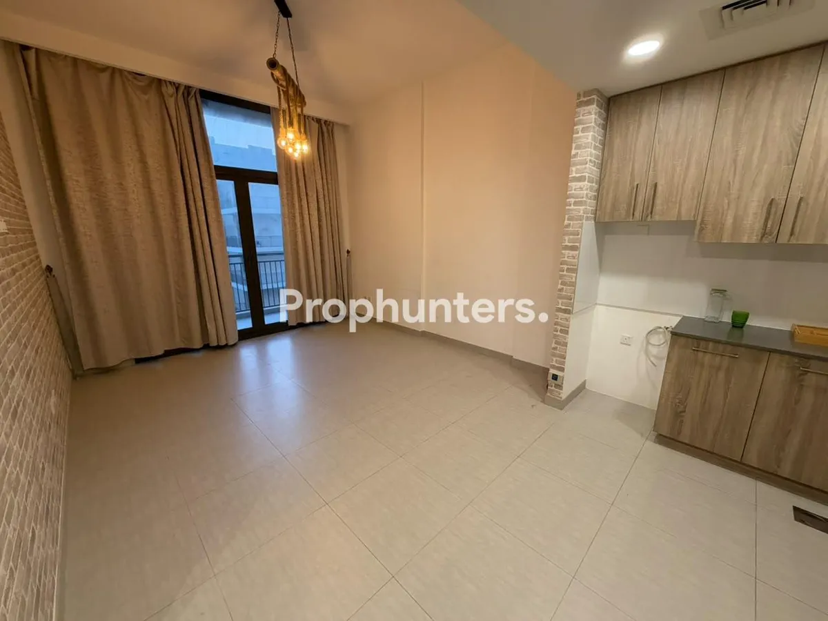 Pool View|Spacious and Modern 1 BR at Central Park – photo 2