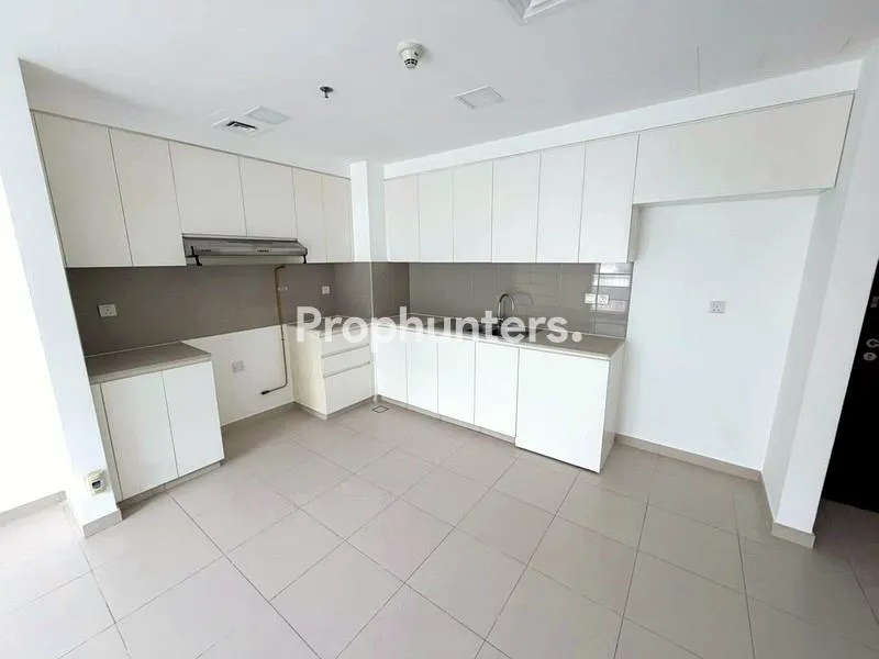 Pool View| Spacious and Bright 2 Bedroom Apartment – photo 2