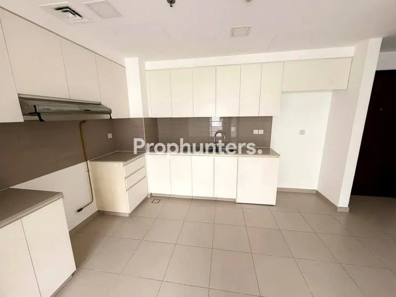 Pool View| Spacious and Bright 2 Bedroom Apartment – photo 3
