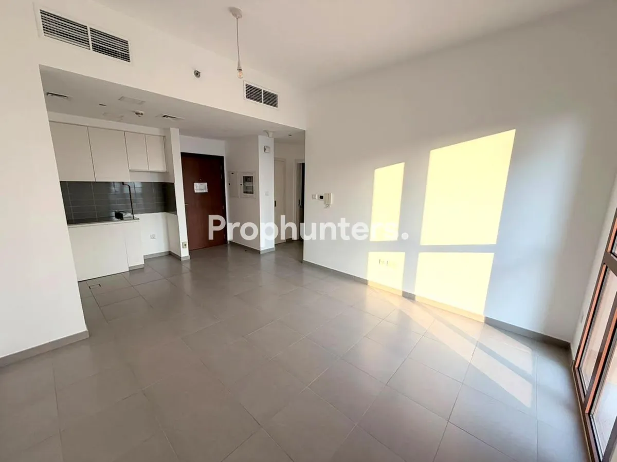 Elegant, Light-Filled 1-Bed Apartment | Vacant Now – photo 2