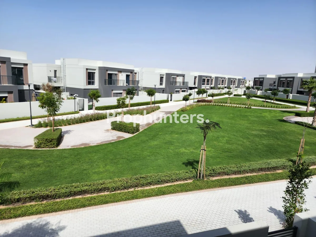 Corner Unit | Single Row | Upgraded Unit – Townhouse – in The Pulse