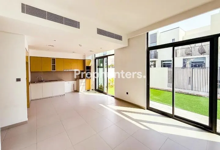 Exclusive | Vacant | Next Pool and Park – Townhouse – in Joy