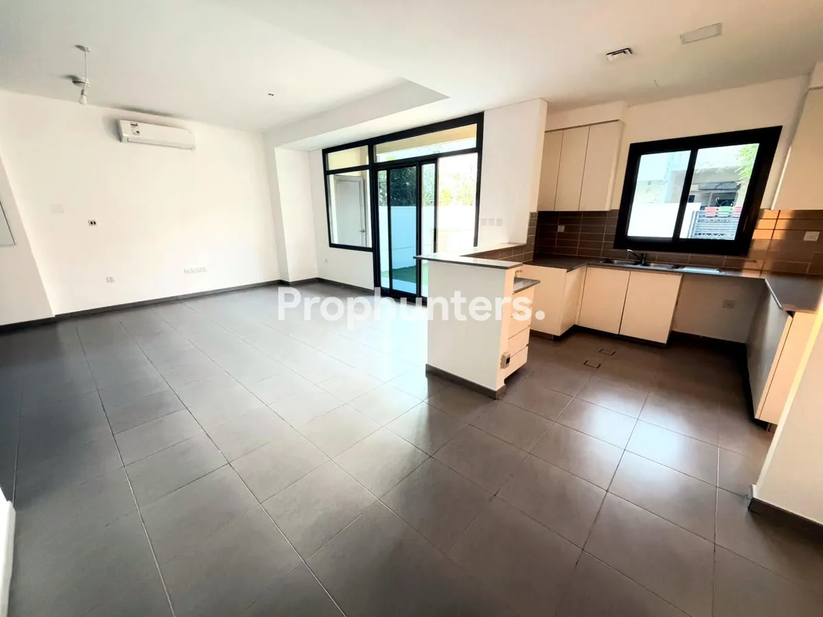 Well-Maintained | Spacious 3-Bedroom Townhouse – photo 2