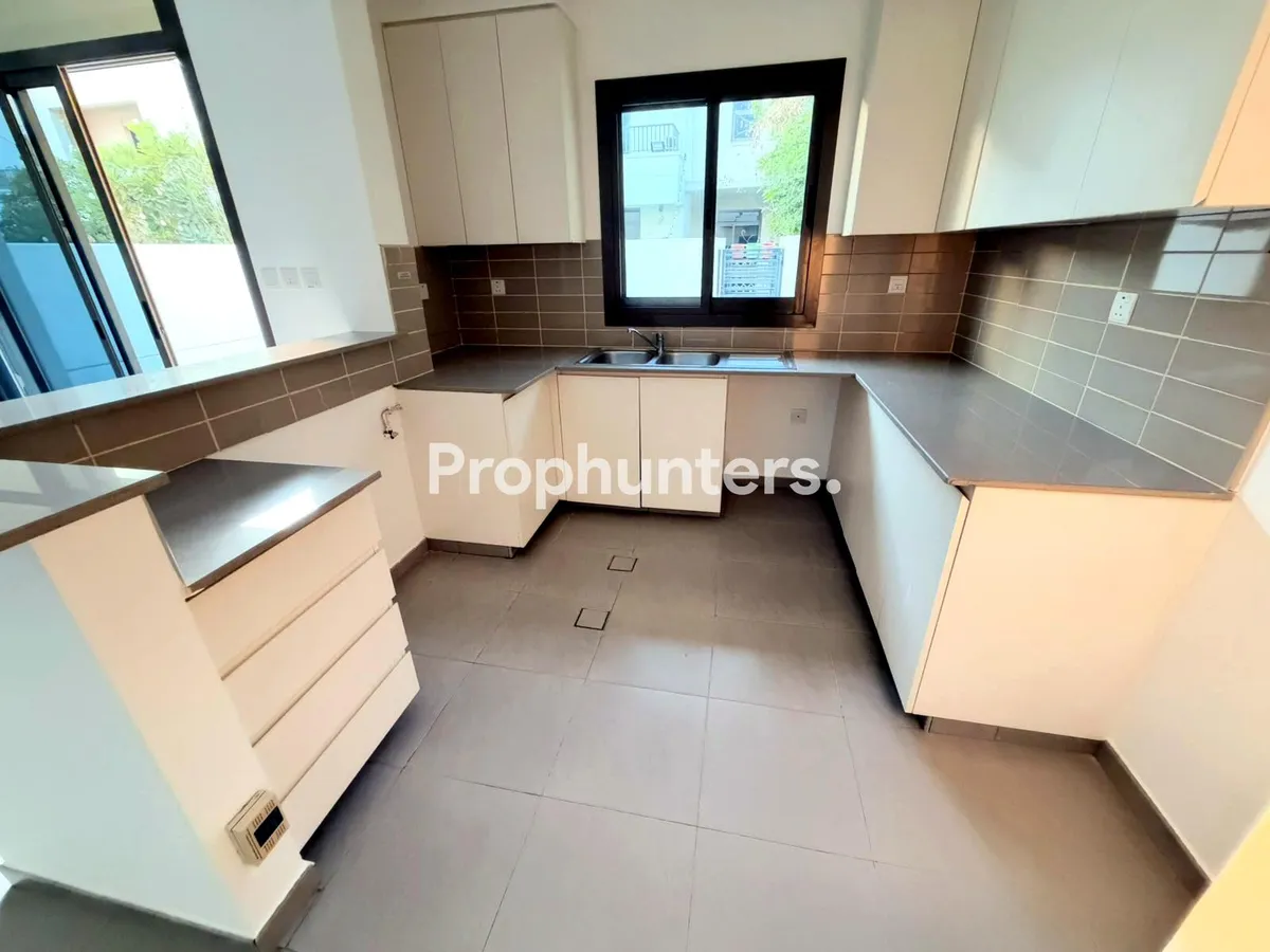 Well-Maintained | Spacious 3-Bedroom Townhouse – photo 3